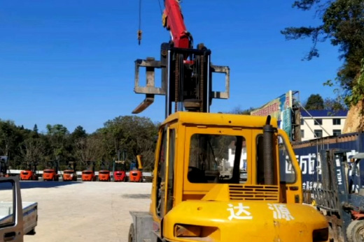 龍工高壓鋰電叉車全球同步上市，開啟叉車新能源時代！